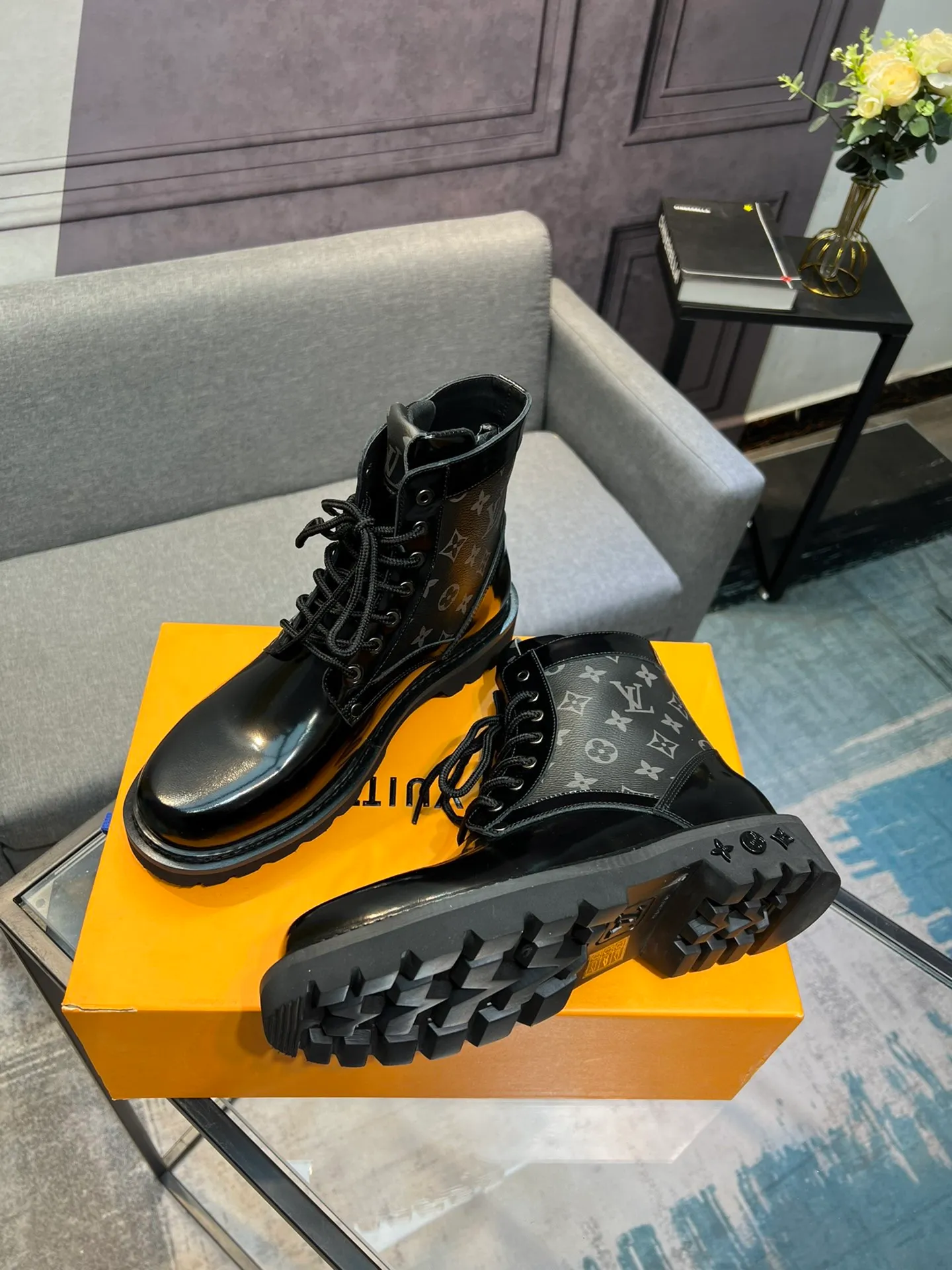 Men's shoes 💰920 L Home - the latest LV men's business casual boots, luxury and nobility are a must. They are all made of imported original first-layer cowhide, just to create a more comfortable wearing experience. ➕Top imported water-dyed full cow lining, original high wear-resistant outsole! 👏👏 Size: Male 39-44; (38 45 46 customized)